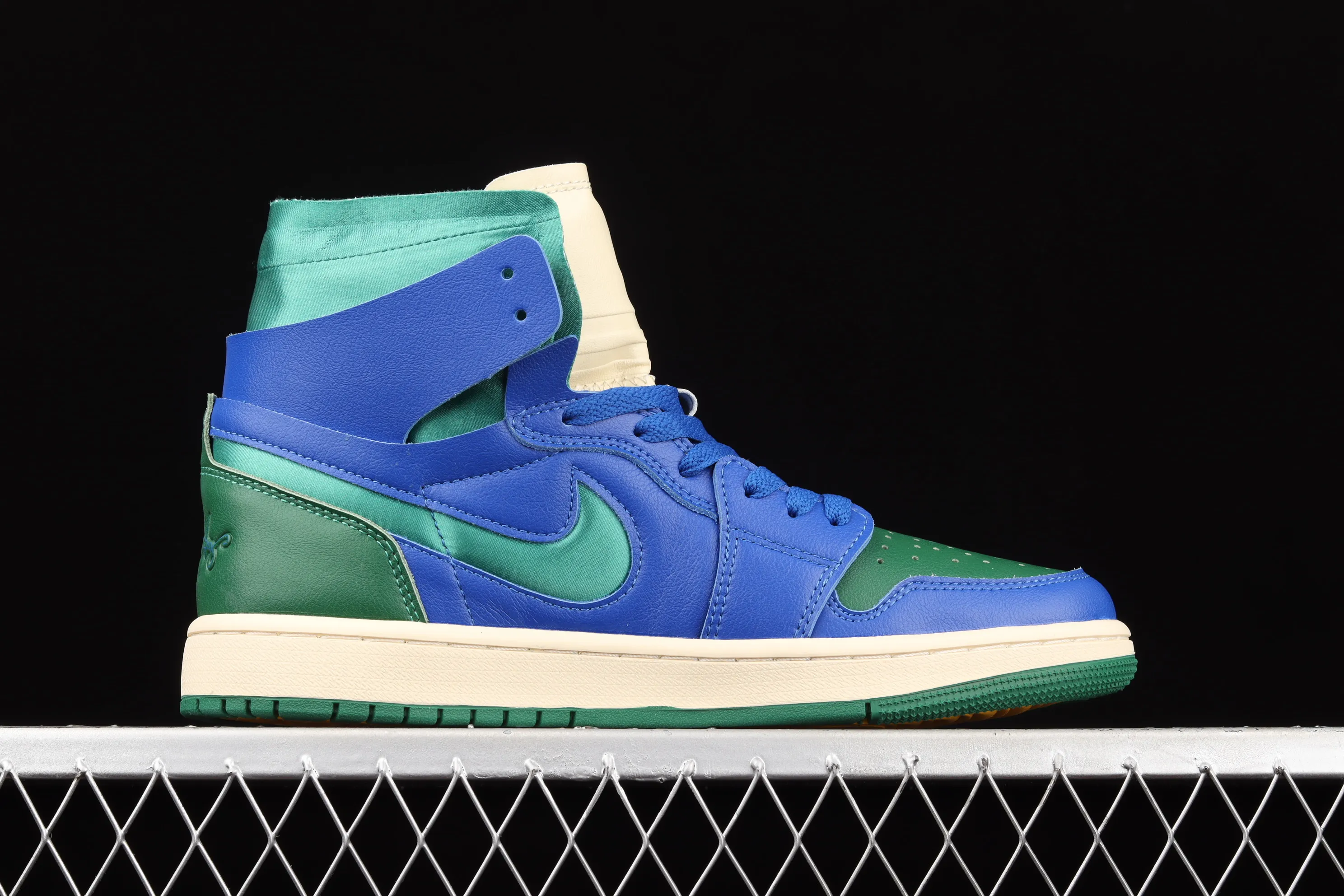 All Categories Air Jordan Jordan Series Basketball Shoes Air Jordan 1 High Air Jordan 1 Zoom Comfort AJ1 Joe 1 Blue Green California High Top Classic Retro Cultural Leisure Sports Basketball Shoes DJ1199-400